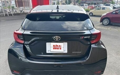 Toyota Yaris, 2022 год, 3 300 000 рублей, 6 фотография