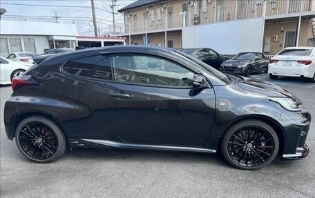 Toyota Yaris, 2022 год, 3 300 000 рублей, 4 фотография