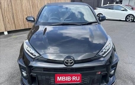Toyota Yaris, 2022 год, 3 300 000 рублей, 2 фотография