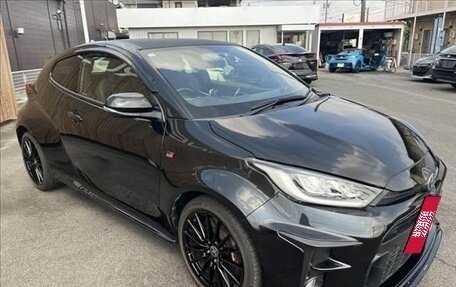 Toyota Yaris, 2022 год, 3 300 000 рублей, 3 фотография