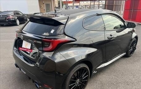 Toyota Yaris, 2022 год, 3 300 000 рублей, 5 фотография
