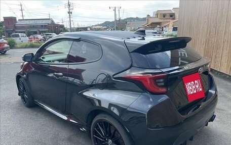 Toyota Yaris, 2022 год, 3 300 000 рублей, 7 фотография
