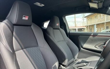 Toyota Yaris, 2022 год, 3 300 000 рублей, 12 фотография