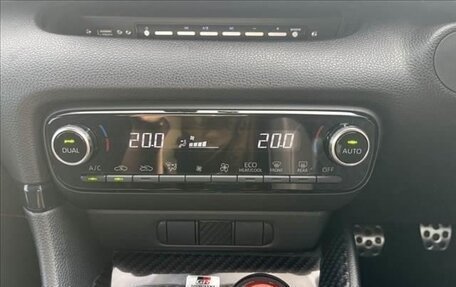 Toyota Yaris, 2022 год, 3 300 000 рублей, 19 фотография