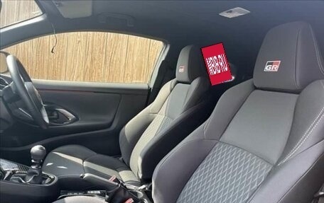 Toyota Yaris, 2022 год, 3 300 000 рублей, 15 фотография