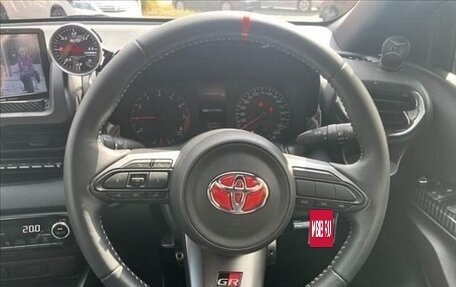 Toyota Yaris, 2022 год, 3 300 000 рублей, 13 фотография