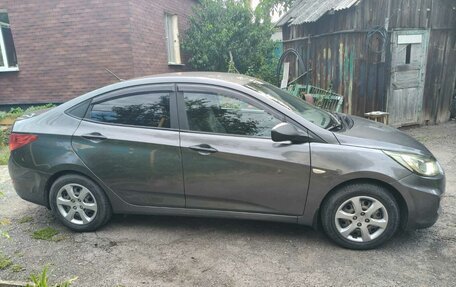 Hyundai Solaris II рестайлинг, 2013 год, 950 000 рублей, 2 фотография