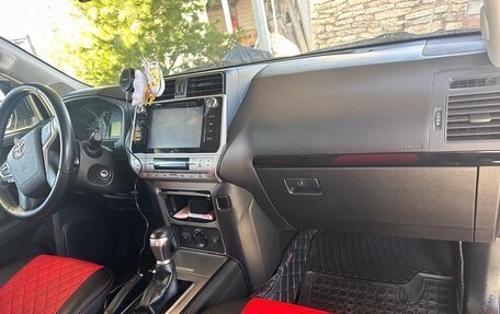 Toyota Land Cruiser Prado 150 рестайлинг 2, 2018 год, 3 300 000 рублей, 5 фотография