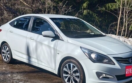 Hyundai Solaris II рестайлинг, 2015 год, 939 000 рублей, 2 фотография