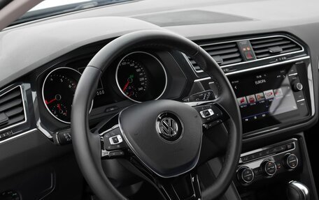 Volkswagen Tiguan II, 2018 год, 2 790 000 рублей, 13 фотография