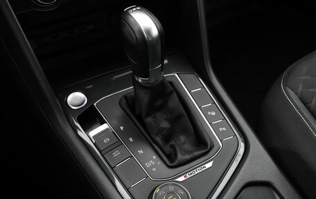 Volkswagen Tiguan II, 2018 год, 2 790 000 рублей, 18 фотография