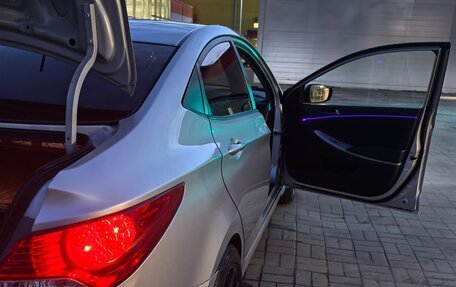 Hyundai Solaris II рестайлинг, 2011 год, 680 000 рублей, 10 фотография