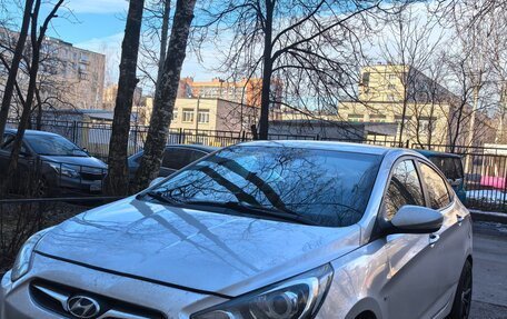 Hyundai Solaris II рестайлинг, 2011 год, 680 000 рублей, 19 фотография
