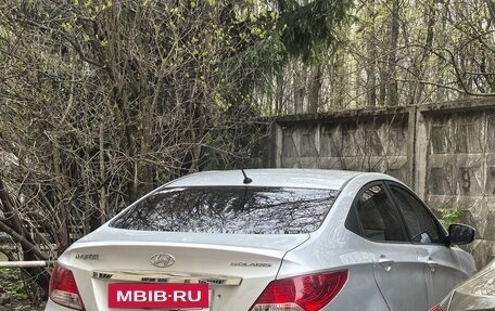 Hyundai Solaris II рестайлинг, 2011 год, 680 000 рублей, 17 фотография