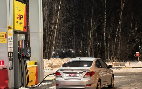 Hyundai Solaris II рестайлинг, 2011 год, 680 000 рублей, 28 фотография