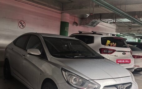 Hyundai Solaris II рестайлинг, 2011 год, 680 000 рублей, 12 фотография