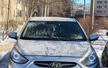 Hyundai Solaris II рестайлинг, 2011 год, 680 000 рублей, 24 фотография