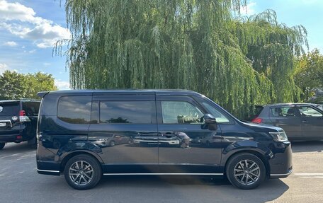 Honda Stepwgn, 2022 год, 2 800 000 рублей, 21 фотография
