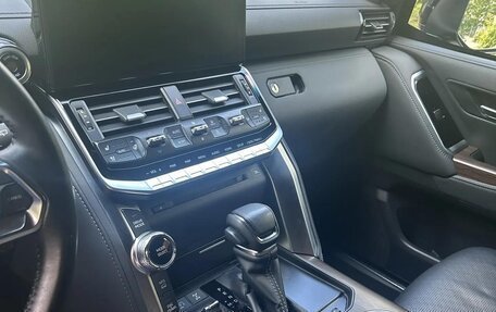 Toyota Land Cruiser, 2023 год, 20 000 000 рублей, 3 фотография