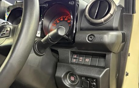 Suzuki Jimny, 2022 год, 2 500 000 рублей, 16 фотография