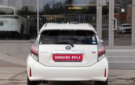 Toyota Aqua I, 2018 год, 1 015 000 рублей, 6 фотография