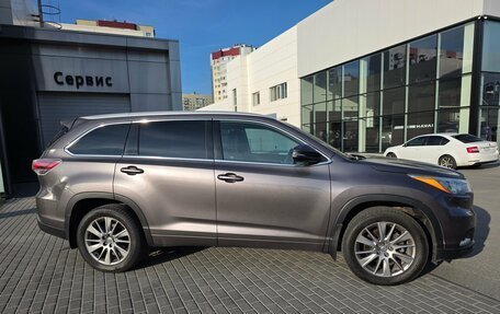 Toyota Highlander III, 2014 год, 3 350 000 рублей, 2 фотография