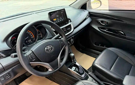 Toyota Yaris, 2023 год, 1 250 000 рублей, 6 фотография
