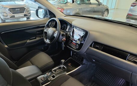 Mitsubishi Outlander III рестайлинг 3, 2019 год, 1 958 000 рублей, 7 фотография
