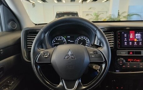 Mitsubishi Outlander III рестайлинг 3, 2019 год, 1 958 000 рублей, 12 фотография