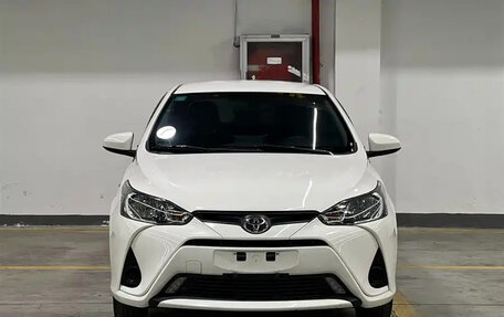 Toyota Yaris, 2022 год, 1 055 000 рублей, 2 фотография