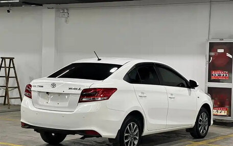 Toyota Yaris, 2022 год, 1 055 000 рублей, 5 фотография