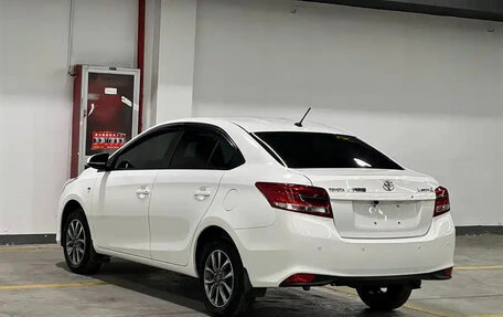 Toyota Yaris, 2022 год, 1 055 000 рублей, 4 фотография