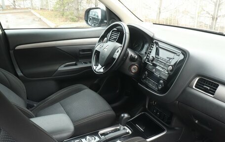 Mitsubishi Outlander III рестайлинг 3, 2017 год, 1 838 000 рублей, 6 фотография