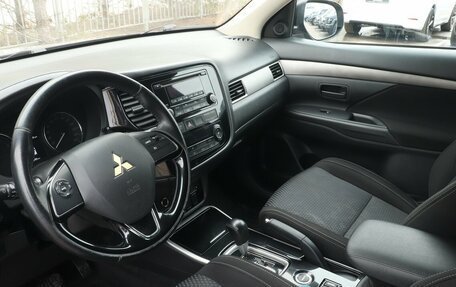 Mitsubishi Outlander III рестайлинг 3, 2017 год, 1 838 000 рублей, 5 фотография