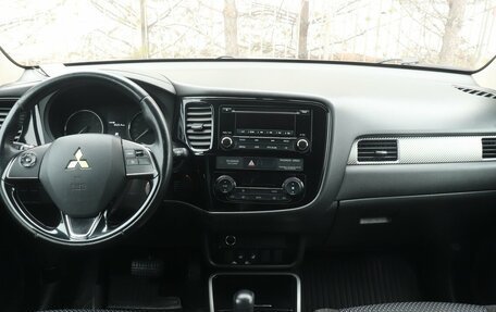 Mitsubishi Outlander III рестайлинг 3, 2017 год, 1 838 000 рублей, 7 фотография