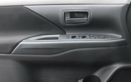 Mitsubishi Outlander III рестайлинг 3, 2017 год, 1 838 000 рублей, 9 фотография