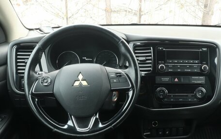 Mitsubishi Outlander III рестайлинг 3, 2017 год, 1 838 000 рублей, 12 фотография