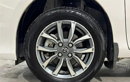 Toyota Yaris, 2022 год, 1 055 000 рублей, 14 фотография