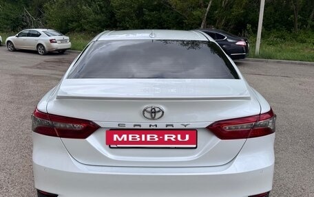 Toyota Camry, 2020 год, 2 950 000 рублей, 4 фотография