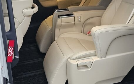 Toyota Alphard III, 2021 год, 5 695 000 рублей, 21 фотография