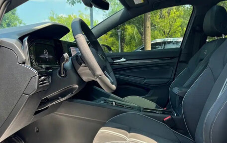 Volkswagen Golf VIII, 2023 год, 1 750 000 рублей, 10 фотография