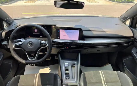 Volkswagen Golf VIII, 2023 год, 1 750 000 рублей, 8 фотография