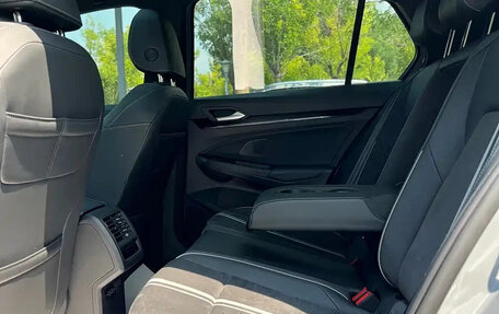 Volkswagen Golf VIII, 2023 год, 1 750 000 рублей, 11 фотография