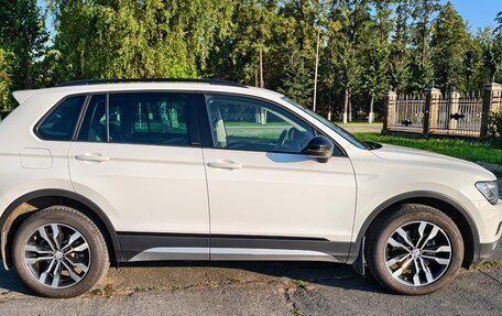 Volkswagen Tiguan II, 2019 год, 2 500 000 рублей, 2 фотография