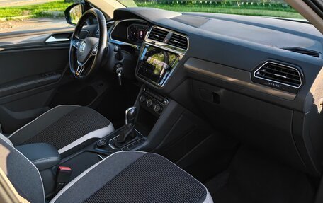 Volkswagen Tiguan II, 2019 год, 2 500 000 рублей, 6 фотография