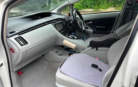 Toyota Prius, 2011 год, 1 110 000 рублей, 12 фотография