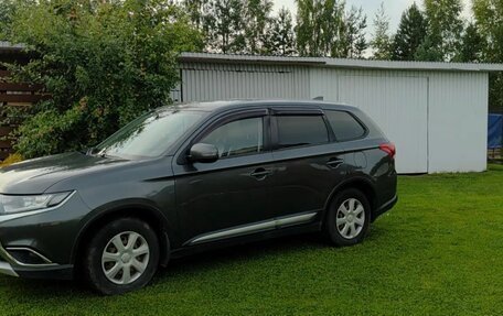 Mitsubishi Outlander III рестайлинг 3, 2018 год, 1 500 000 рублей, 2 фотография
