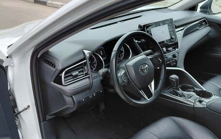 Toyota Camry, 2021 год, 2 900 000 рублей, 5 фотография