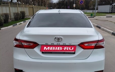Toyota Camry, 2021 год, 2 900 000 рублей, 4 фотография