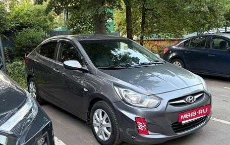 Hyundai Solaris II рестайлинг, 2011 год, 620 000 рублей, 3 фотография